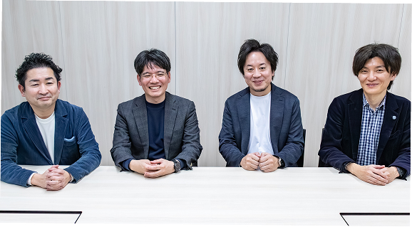 座談会メンバーの集合写真