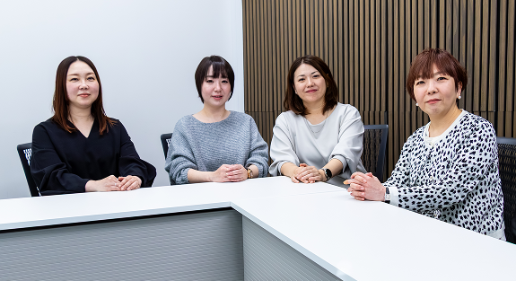 座談会メンバーの集合写真