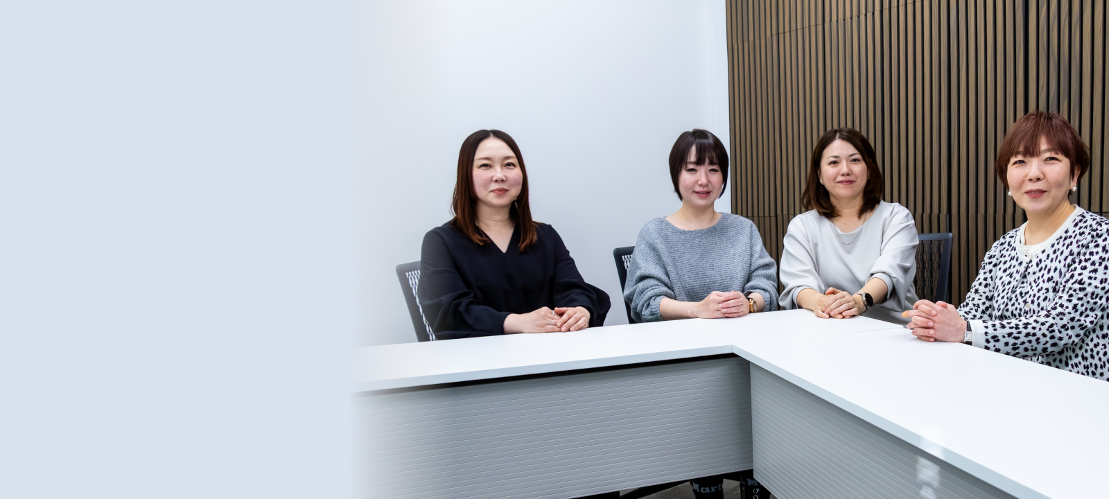 座談会メンバーの集合写真