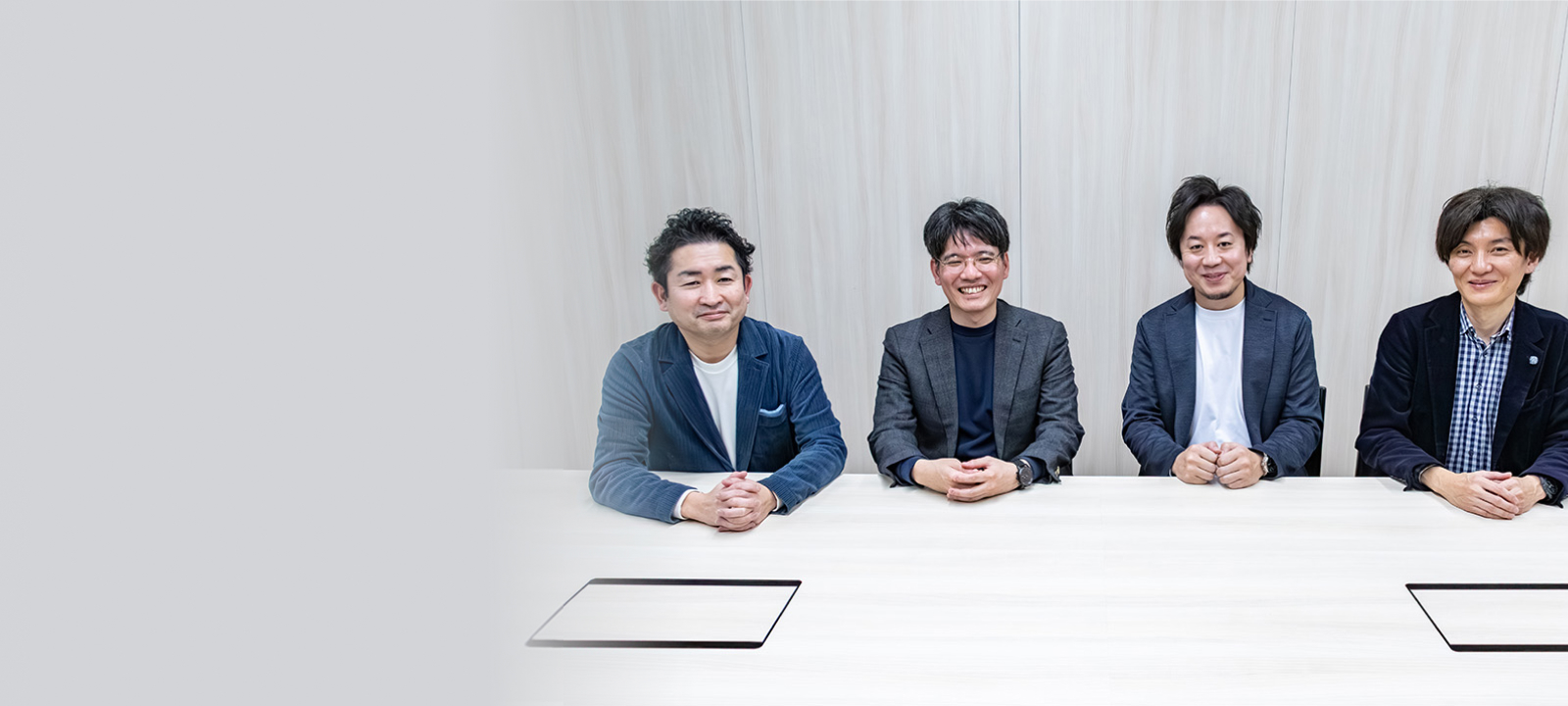 座談会メンバーの集合写真