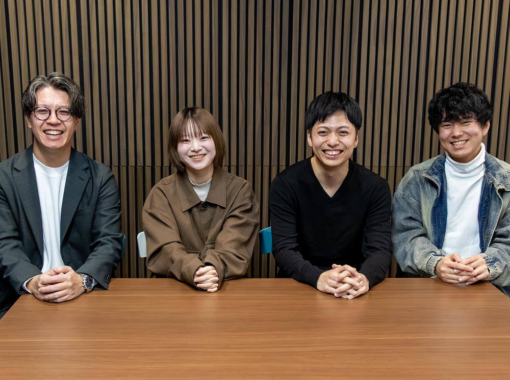 当社若手と幹部社員の写真